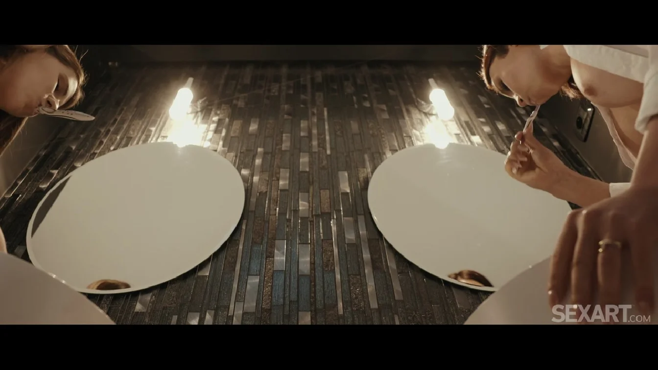 SexArt Amber Slassh And Peach Lollypop Evening Routine XXX